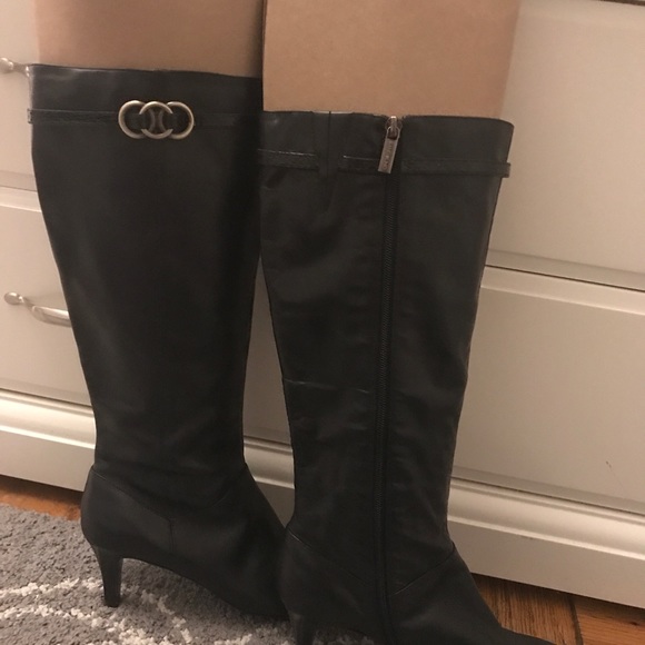 Boots - Picture 4 of 5